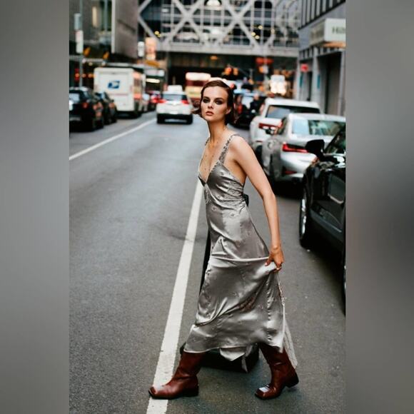 Zara Women’s Satin Dress with Embroidery Limited Edition Size M NWT - Picture 2 of 16